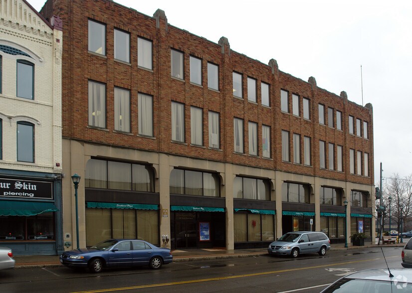 100-108 N Main St, Elmira, NY à louer - Photo du bâtiment - Image 2 de 3