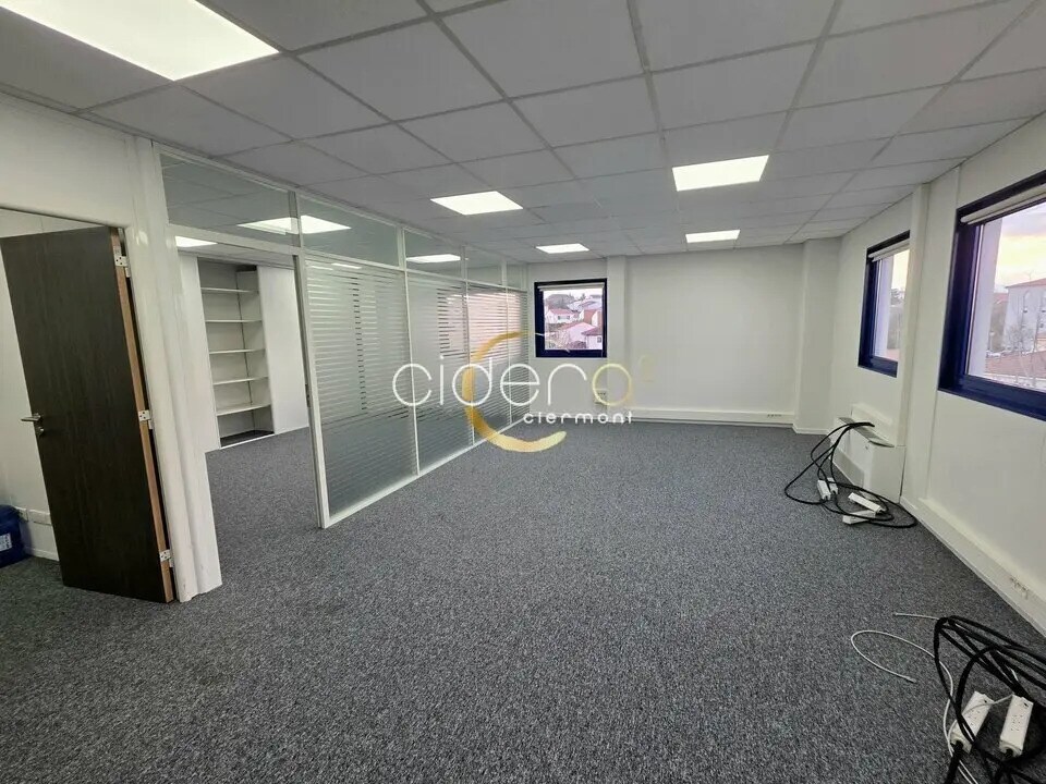 Office in Clermont-Ferrand for lease Interior Photo- Image 1 of 13
