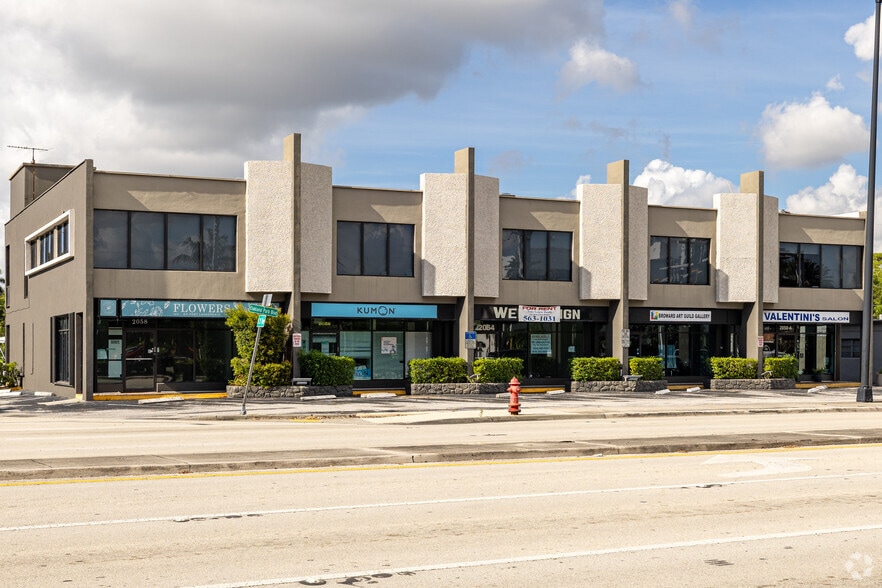 2050-2058 E Oakland Park Blvd, Fort Lauderdale, FL à louer - Photo principale - Image 1 de 3
