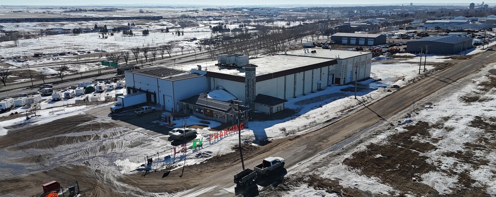1605 Caribou St E, Moose Jaw, SK à louer - Photo du bâtiment - Image 2 de 10