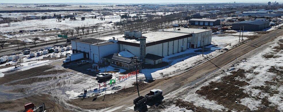1605 Caribou St E, Moose Jaw, SK à vendre - Photo du bâtiment - Image 2 de 14