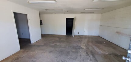 13580 Nomwaket Rd, Apple Valley, CA for lease Interior Photo- Image 2 of 8