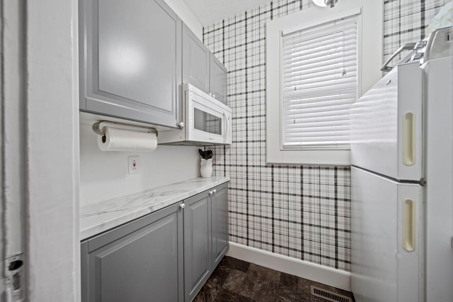 7315 E Main St, Reynoldsburg, OH for sale - Interior Photo - Image 2 of 22