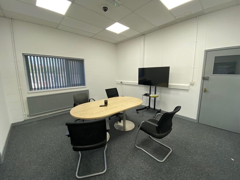 New Rd, Hengoed for lease - Interior Photo - Image 3 of 5