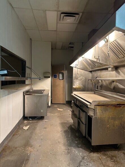 1041 14 Av, Wainwright, AB à louer - Photo du bâtiment - Image 3 de 6