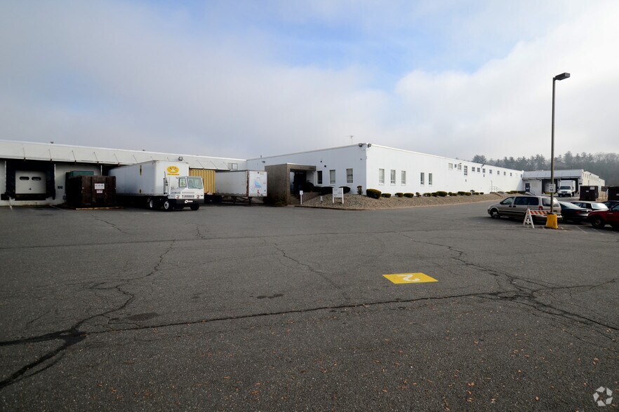 24 Industrial Park Rd W, Tolland, CT à louer - Photo du bâtiment - Image 3 de 5
