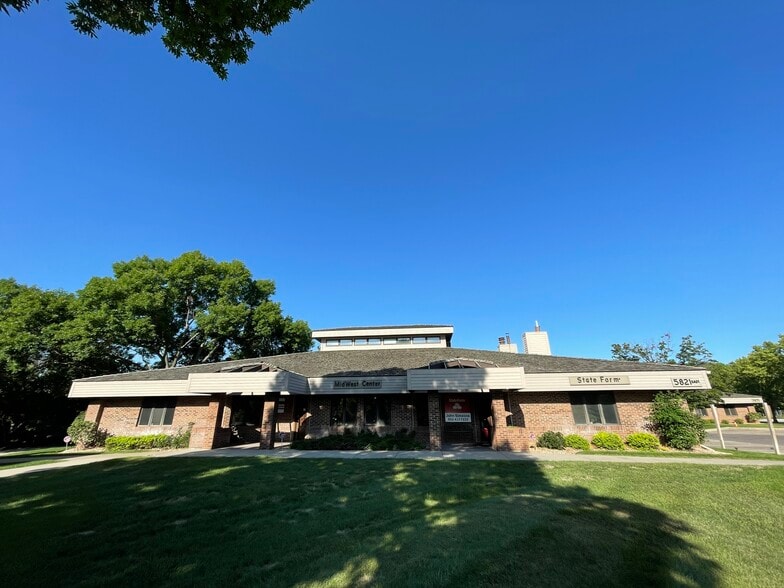 5821 cedar lake Rd, Saint Louis Park, MN for lease - Building Photo - Image 1 of 12