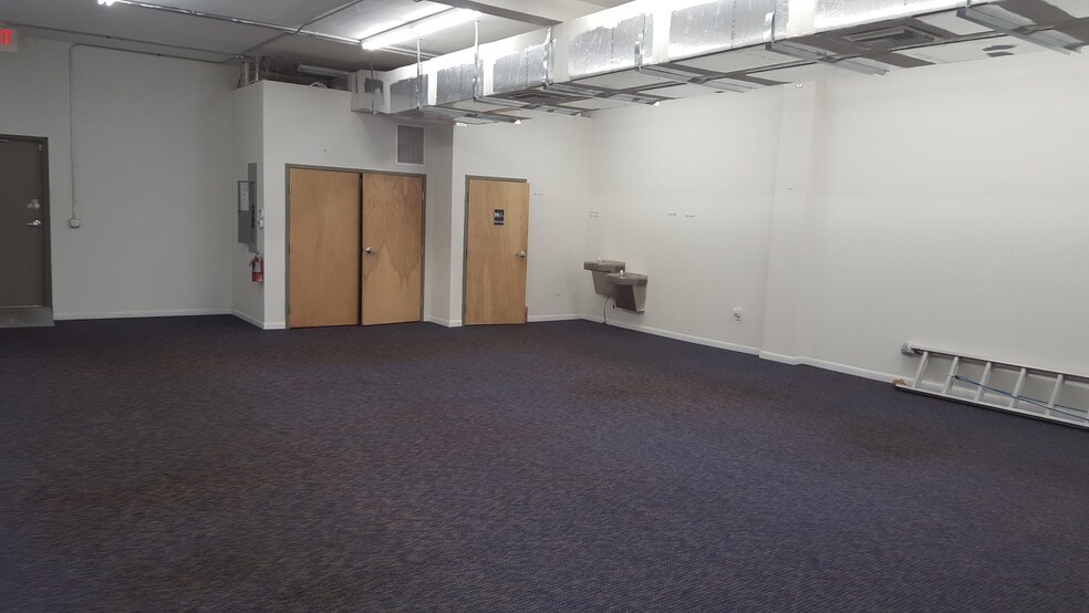 3831 Tyrone Blvd N, Saint Petersburg, FL for lease - Interior Photo - Image 2 of 55