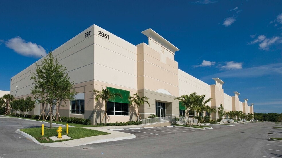 2900 NW 27th Ave, Pompano Beach, FL for lease - Building Photo - Image 1 of 5