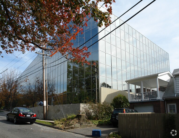 411 W Putnam Ave, Greenwich, CT à louer - Photo du bâtiment - Image 2 de 39