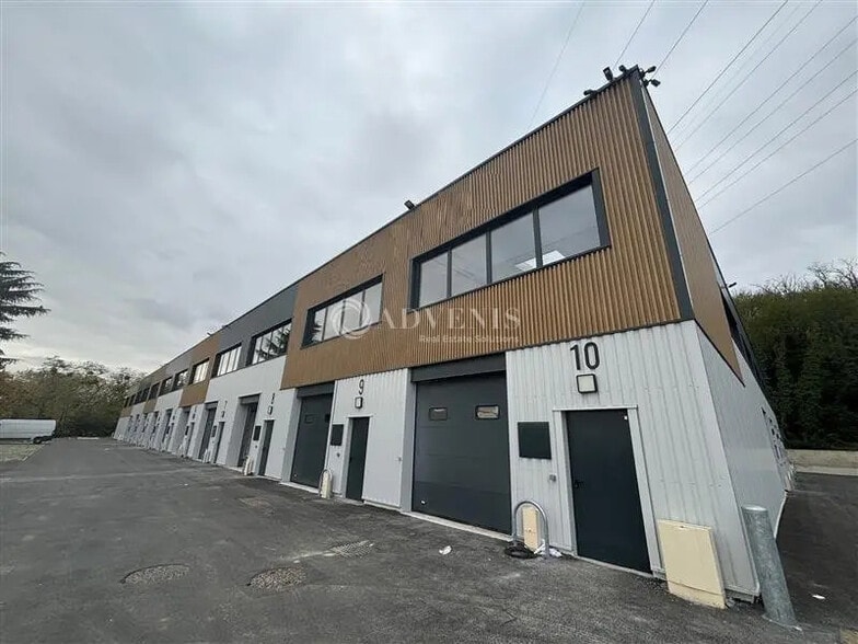 Flex in Neuilly-Plaisance for lease - Building Photo - Image 1 of 6