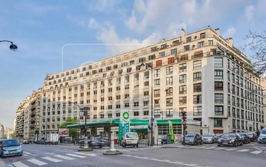 Office in Paris for lease - Building Photo - Image 1 of 10