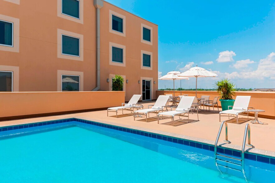 4 Galleria Blvd, Metairie, LA à vendre - Photo du bâtiment - Image 1 de 12