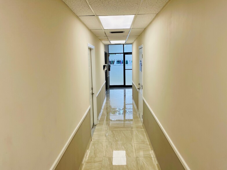 660 S Federal Hwy, Pompano Beach, FL for lease - Interior Photo - Image 2 of 9