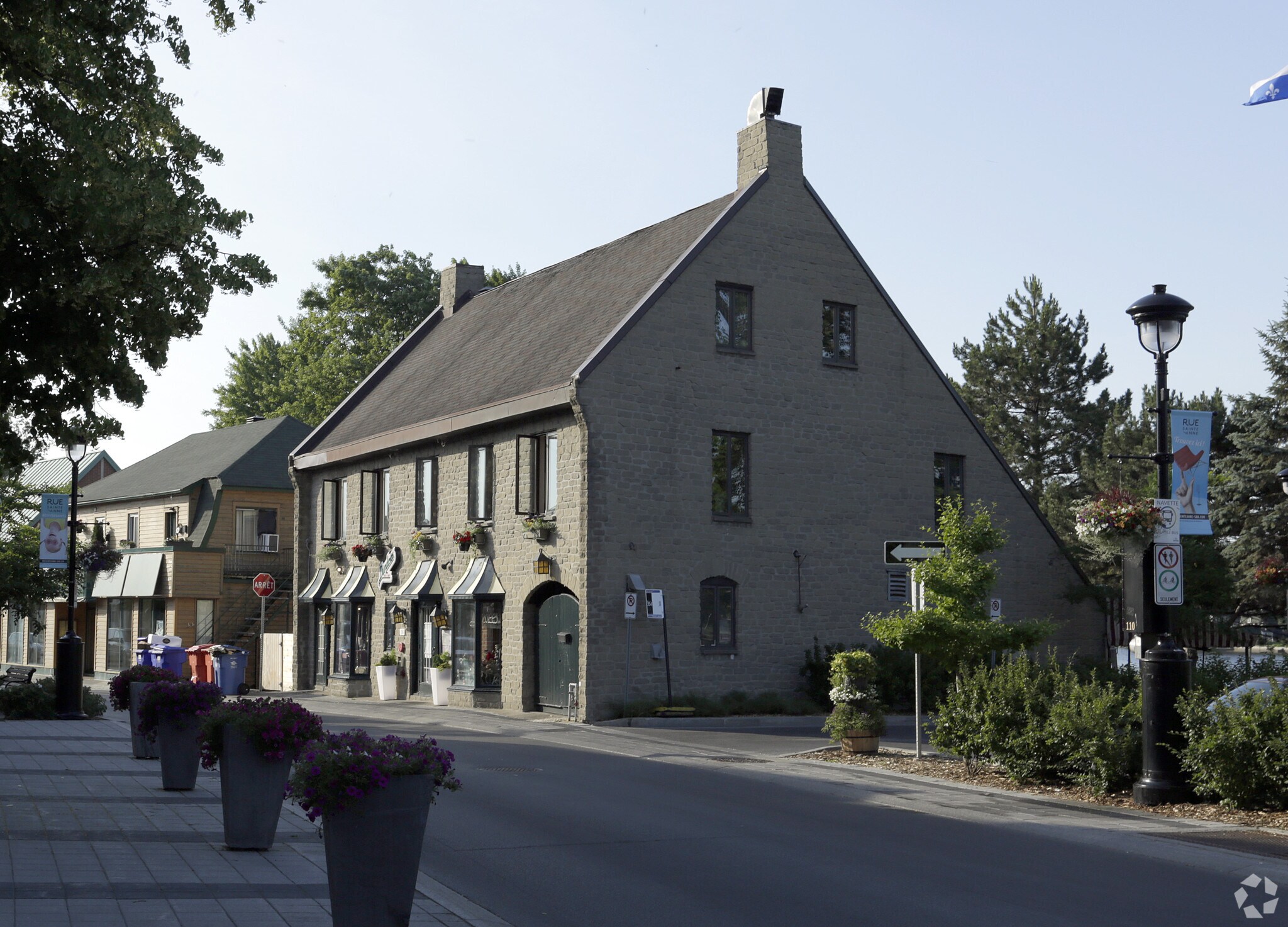 106 Rue Sainte-Anne, Ste-Anne-de-Bellevue, QC for sale Primary Photo- Image 1 of 1