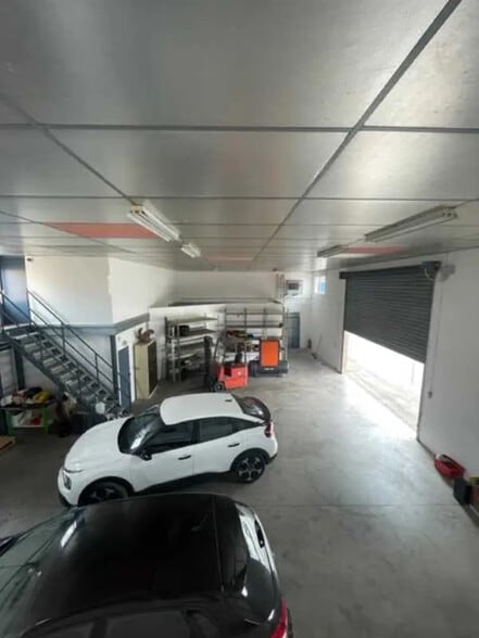 Bureau dans Toussieu à louer - Photo intérieure - Image 3 de 12