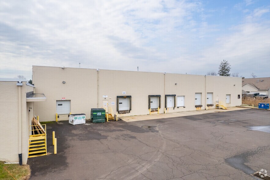 315 W Street Rd, Warminster Township, PA à louer - Photo du bâtiment - Image 3 de 4