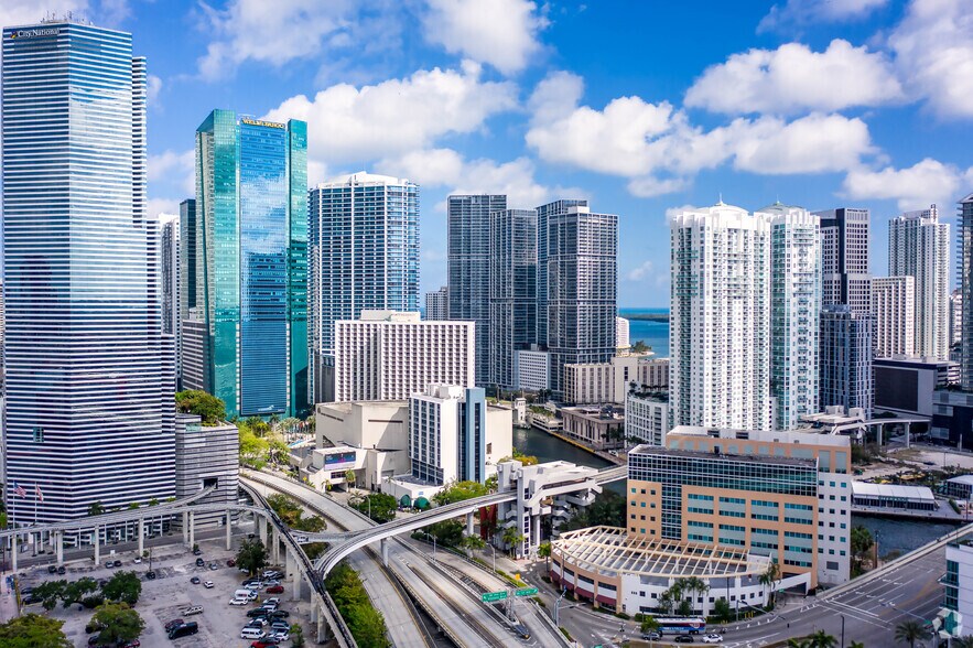 333 SE 2nd Ave, Miami, FL à louer - Photo du bâtiment - Image 1 de 15