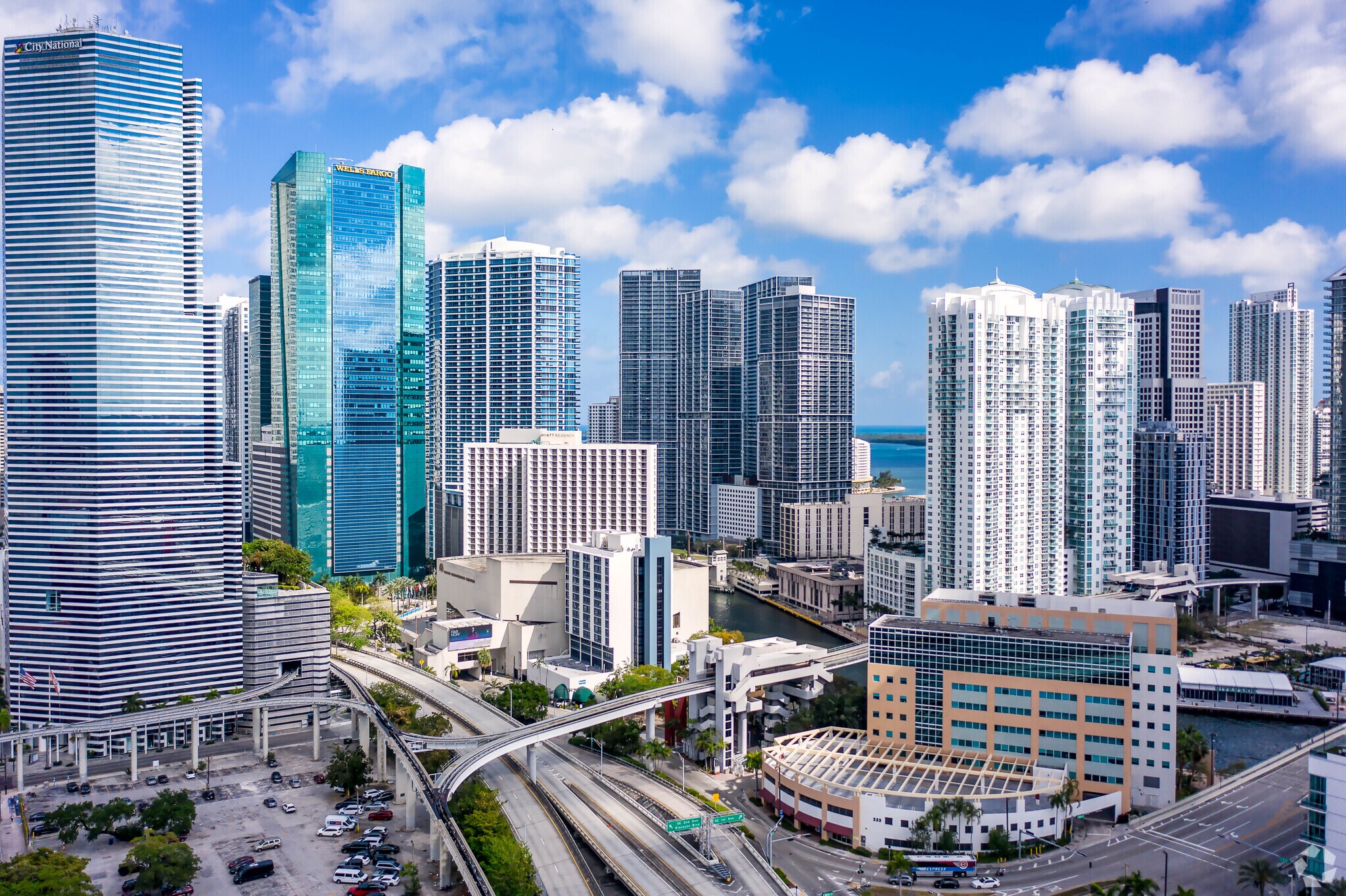 333 SE 2nd Ave, Miami, FL à louer Photo du bâtiment- Image 1 de 16