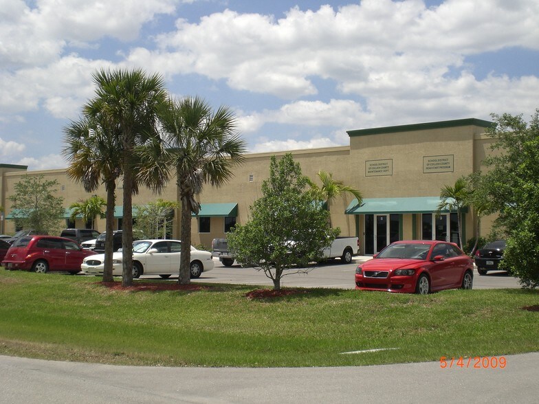 2050 Commerce Ave, Immokalee, FL à louer - Photo du bâtiment - Image 3 de 7