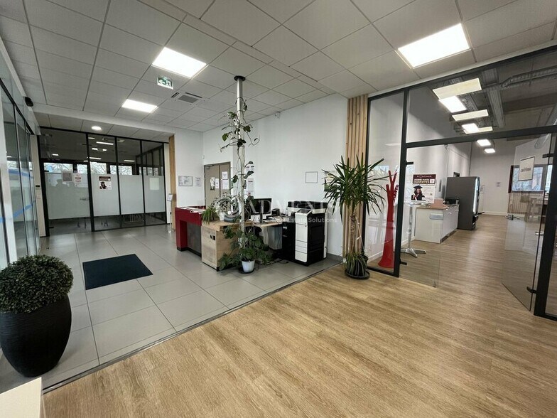 Office in Villepinte for lease - Interior Photo - Image 3 of 10