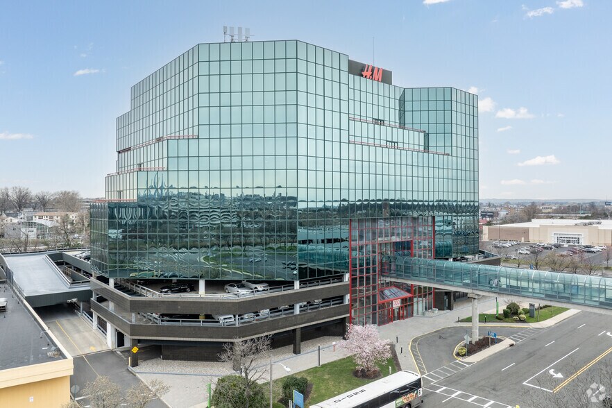 300 Lighting Way, Secaucus, NJ à louer - Photo du bâtiment - Image 2 de 5