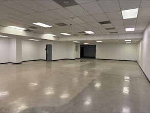 1080 N Cobb Pky, Marietta, GA for lease Interior Photo- Image 2 of 3