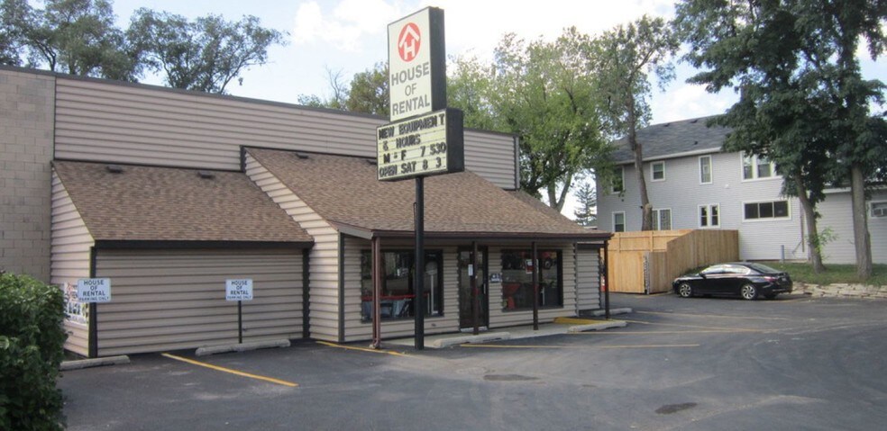 318 N Milwaukee Ave, Wheeling, IL à louer - Photo du bâtiment - Image 1 de 1