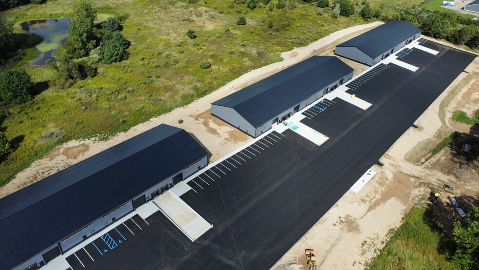 13706 Woodlawn Hills dr, Cedar Springs, MI à louer - Photo du bâtiment - Image 3 de 6