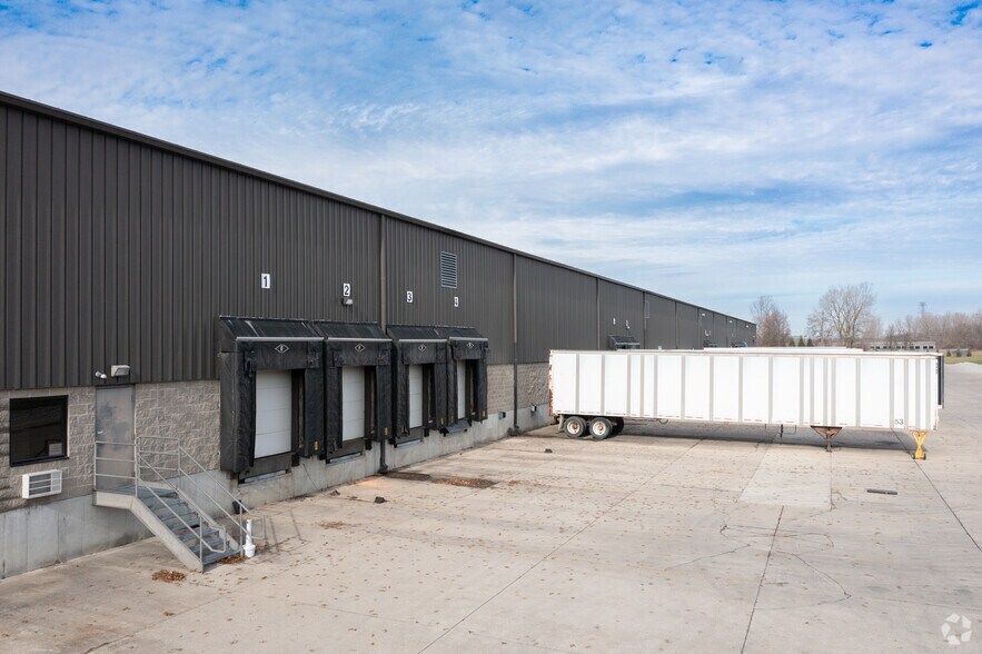 1005 Reed Dr, Monroe, OH à louer - Photo du bâtiment - Image 3 de 5