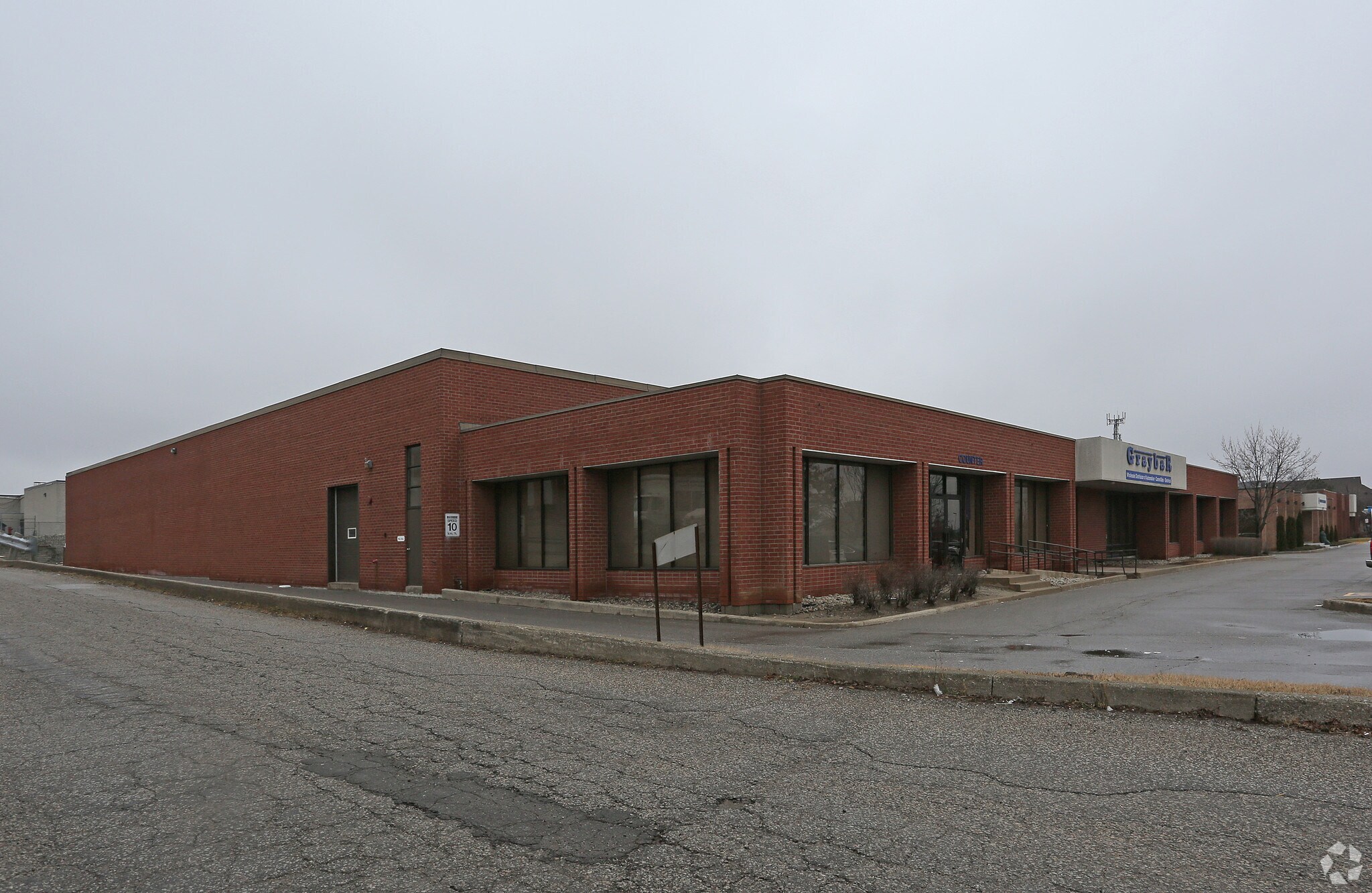 5895 Whittle Rd, Mississauga, ON à louer Photo principale- Image 1 de 6