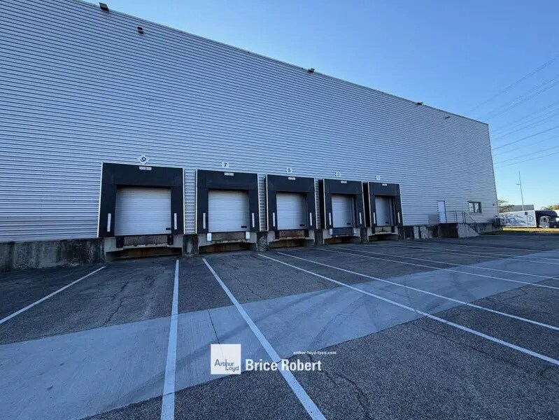 Industrial in Mions for lease Building Photo- Image 1 of 7