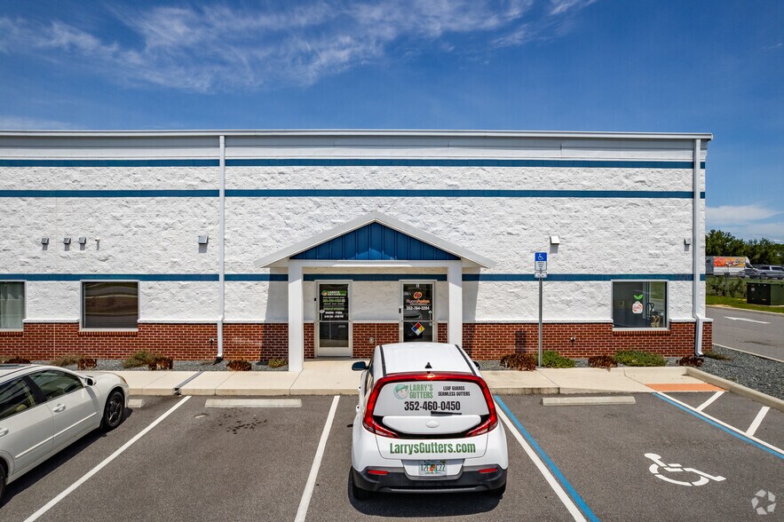 1720 Leesburg Commons Ct, Leesburg, FL à vendre - Photo du bâtiment - Image 2 de 20