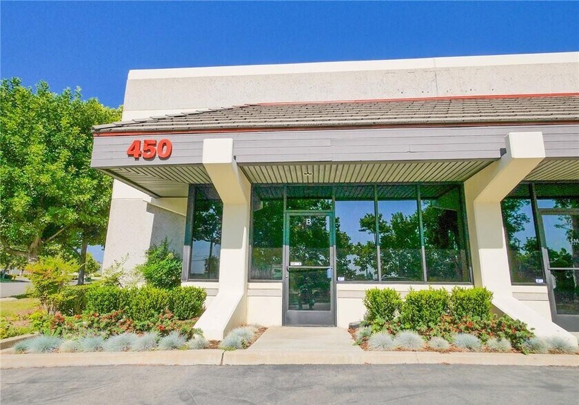 450 S Lone Hill Ave, San Dimas, CA à louer - Photo du bâtiment - Image 2 de 19