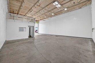 104-142 S Collins St, Arlington, TX for lease Interior Photo- Image 2 of 3