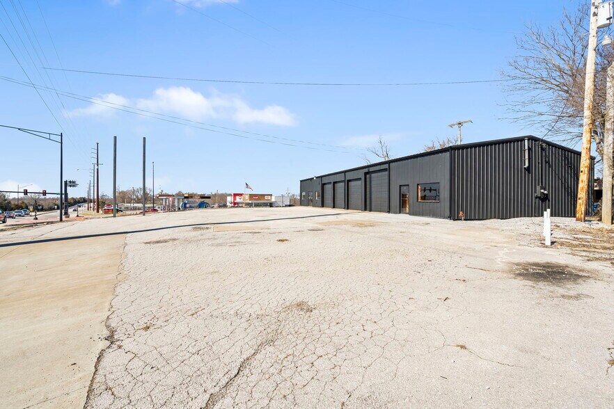 203 South St, Ozark, MO à vendre - Photo du bâtiment - Image 2 de 20