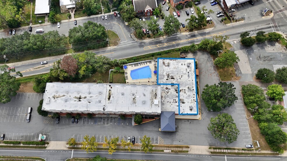 1355 Apalachee Pky, Tallahassee, FL à louer - Photo du bâtiment - Image 2 de 11