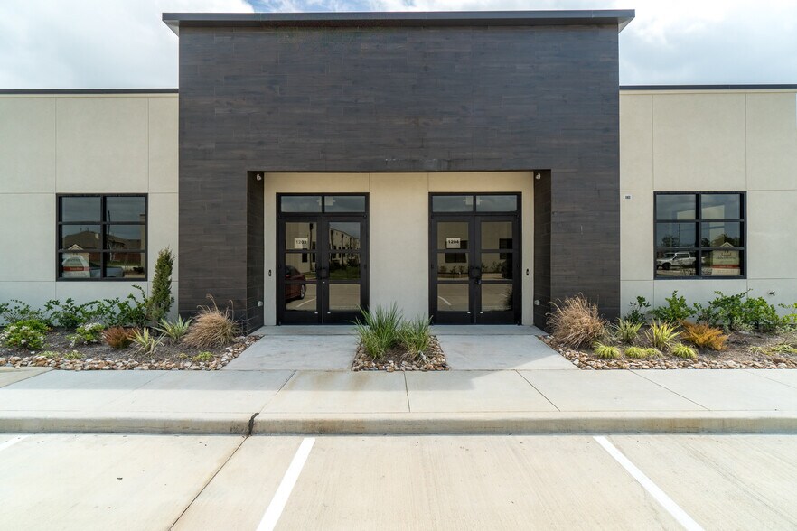 8118 Fry Rd, Cypress, TX à louer - Photo du bâtiment - Image 1 de 16