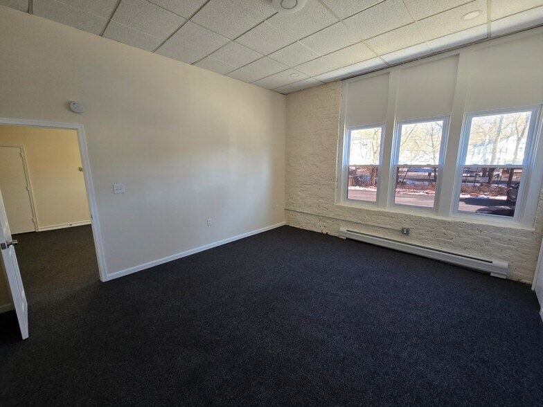 110 Pennsylvania Ave, Bangor, PA à louer - Photo du bâtiment - Image 3 de 15