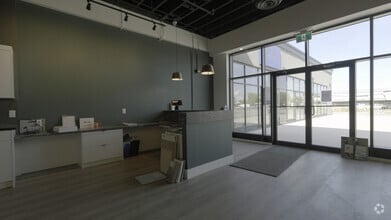 121 58th Ave SW, Calgary, AB à louer Photo intérieure- Image 2 de 21