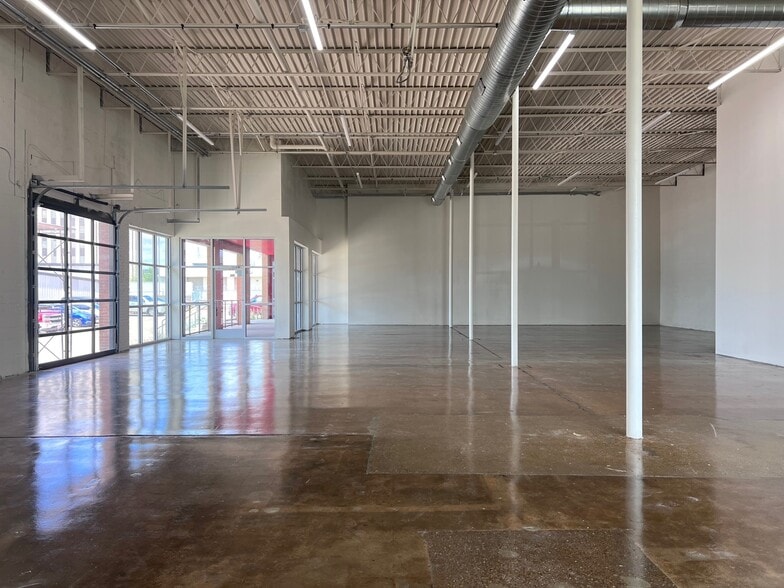 2320 Valdina St, Dallas, TX for lease - Interior Photo - Image 3 of 14