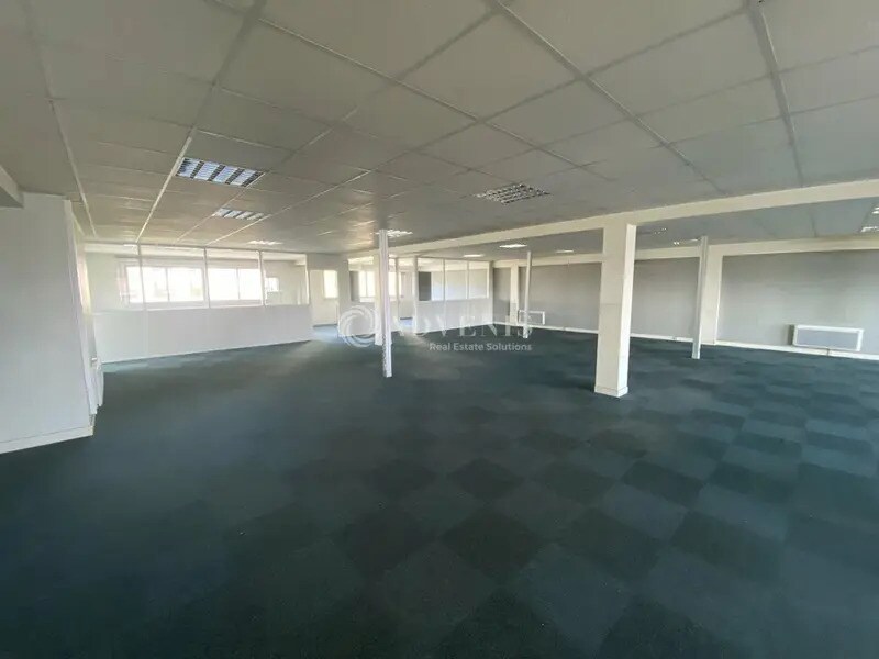 Office in Neuilly-Plaisance for lease Interior Photo- Image 1 of 15