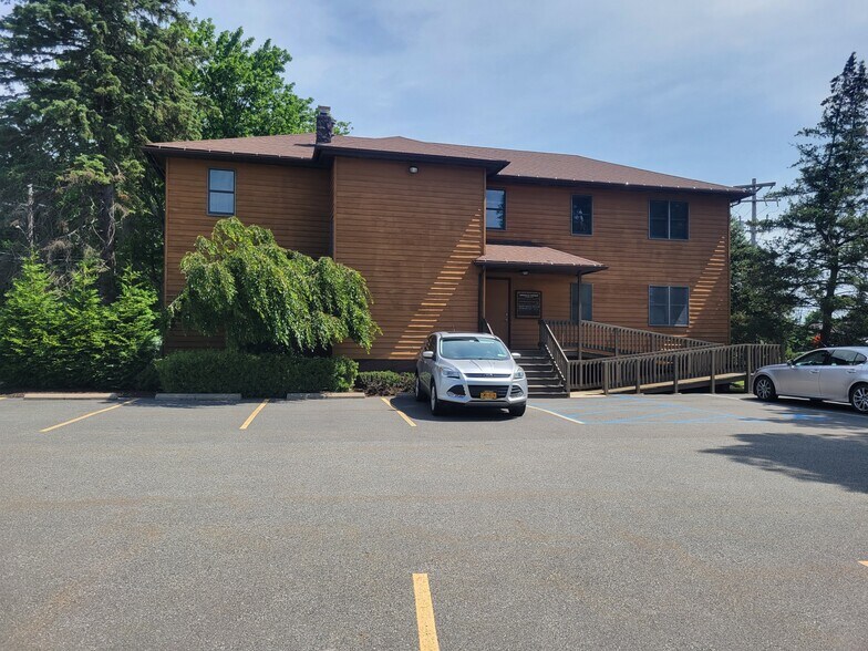 402 E Main St, Middletown, NY à vendre - Photo du bâtiment - Image 2 de 17