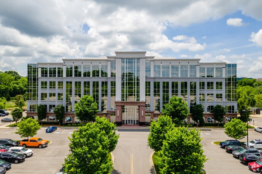 302 Innovation Dr, Franklin, TN à louer - Photo du bâtiment - Image 3 de 9