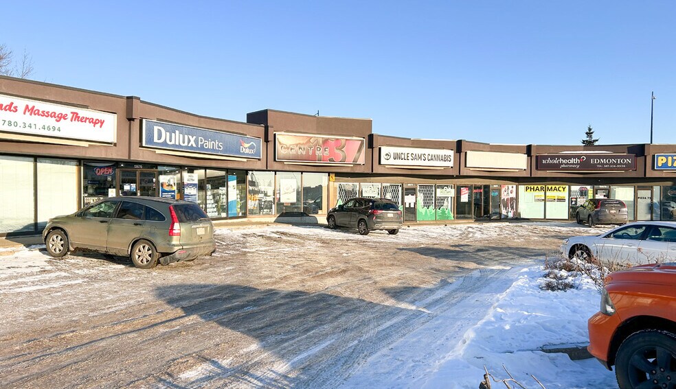 13560-13594 Fort Rd, Edmonton, AB à louer - Photo du bâtiment - Image 2 de 10