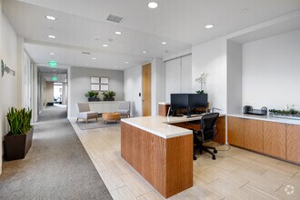 11100 Santa Monica Blvd, Los Angeles, CA à louer Photo intérieure- Image 1 de 4