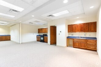 3948 Ranchero Dr, Ann Arbor, MI for lease Interior Photo- Image 2 of 5