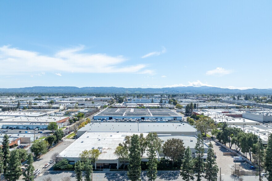 20720 Superior St, Chatsworth, CA à louer - Photo du bâtiment - Image 1 de 5