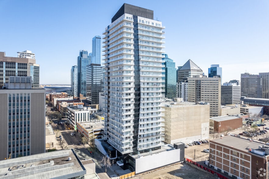Retail Spaces At Falcon One Tower, Edmonton, AB for lease - Primary Photo - Image 2 of 5