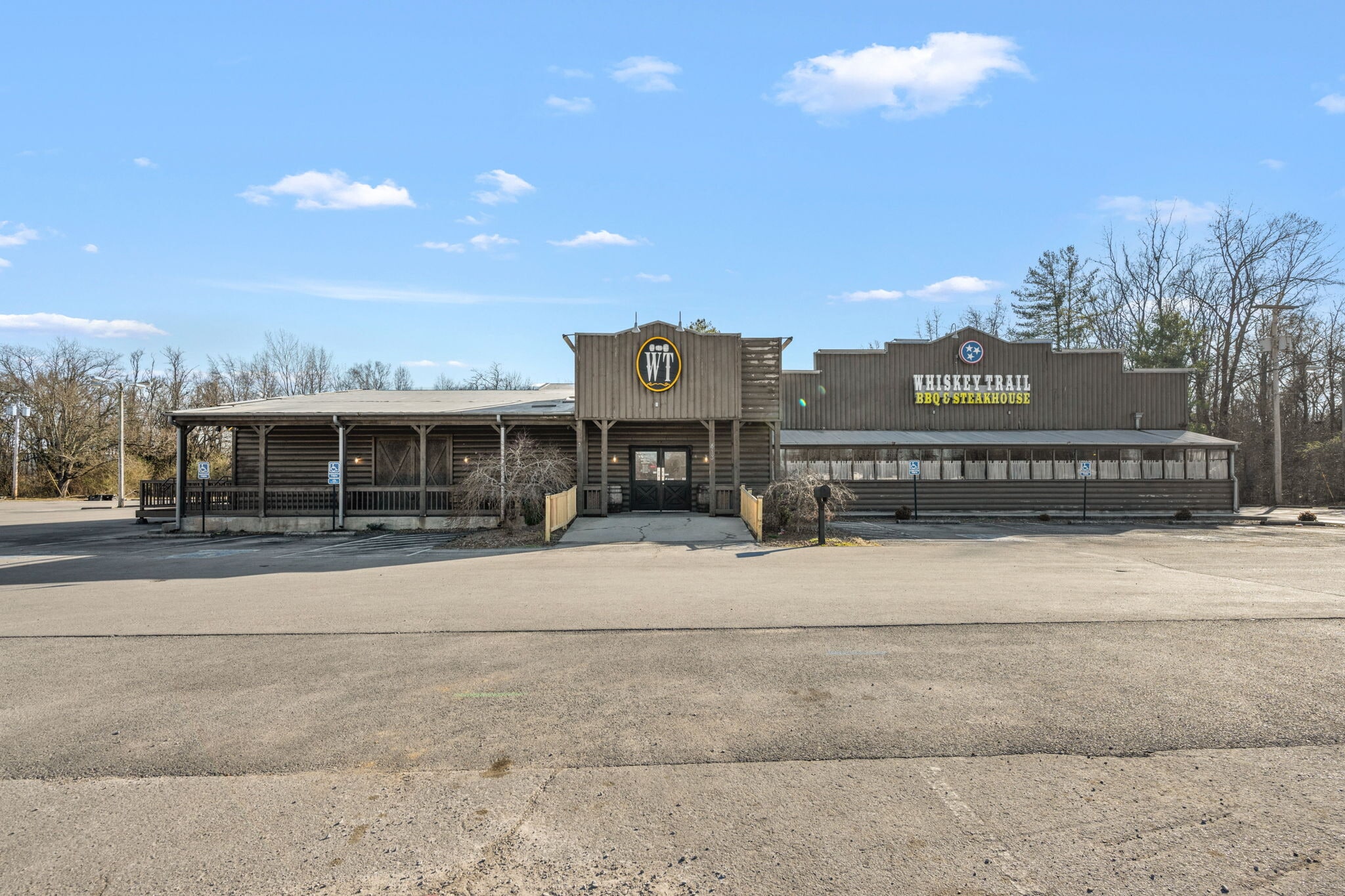 413 Wilson Ave, Tullahoma, TN for sale Primary Photo- Image 1 of 39